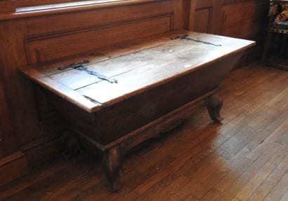 Walnut bench with wrought-iron hinge. 
19th...
