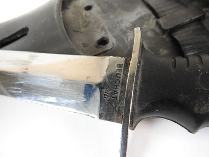 Couteau de plongée en plastique et lame métal...
