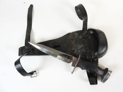 Couteau de plongée en plastique et lame métal...