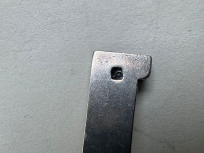 Petite cuillère en métal argenté, le manche...