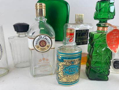 Collection de 11 flacons dont :
- Parfums...