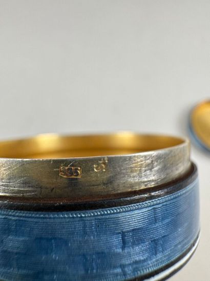 Petite boîte pilulier circulaire en argent...