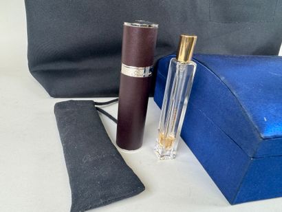GUERLAIN.
Lot comprenant :
- un vaporisateur...