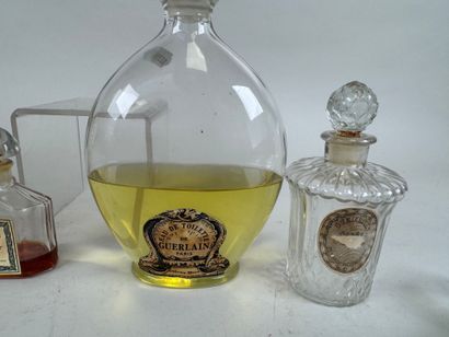 Lot de 7 flacons dont :
- GUERLAIN. Eau de...