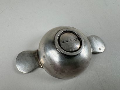 Petite coupelle en argent étranger à deux...