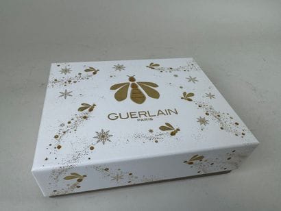 GUERLAIN à Paris.
SHALIMAR.
Coffret comprenant...