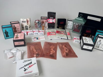 JEAN PAUL GAULTIER.
Environs 20 miniatures...