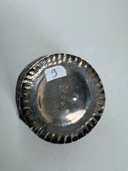 Petit panier en argent étranger à décor de...