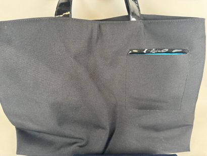 GUERLAIN.
Lot comprenant :
- un vaporisateur...