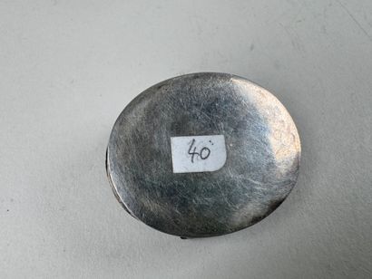 Petite boîte pilulier en argent à décor de...