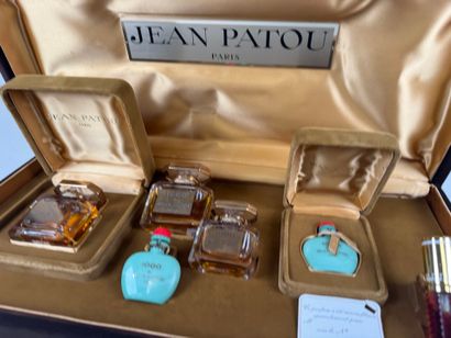 JEAN PATOU 1000.
Coffret comprenant :
- trois...