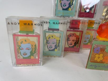 Lot comprenant :
- ANDY WARHOL. Marilyn....