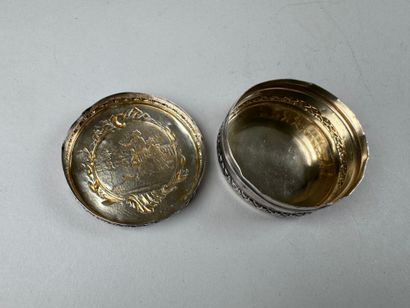 Petit pilulier en argent, poinçon Minerve,...