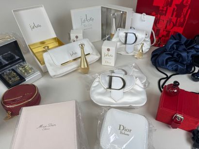 DIOR 
Miss Dior, J'Adore.
Environ 15 miniatures...