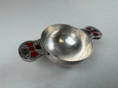 Petite coupelle en argent étranger à deux...