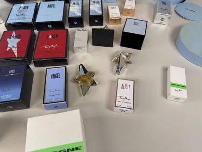 THIERRY MUGLER.
Lot d'environ 30 miniatures...