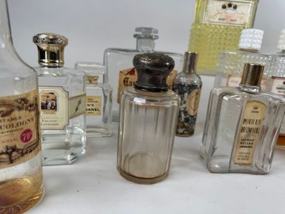 Collection de 18 flacons à parfum, eau de...