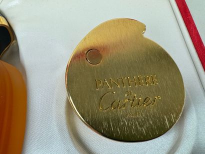 PANTHERE de CARTIER.
Coffret moiré contenant...