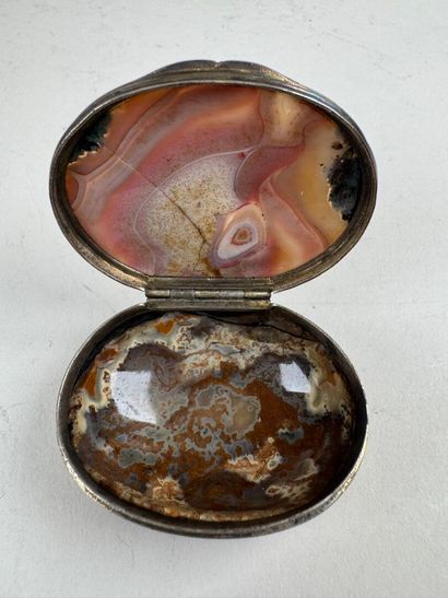 Petite boîte pilulier en argent et pierres...
