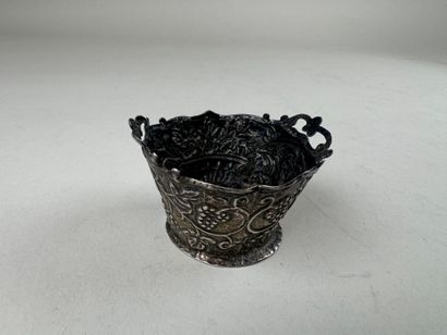 Petit panier en argent étranger à décor de...