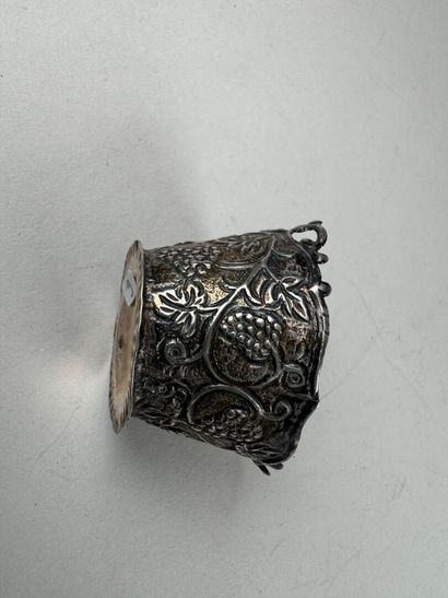 Petit panier en argent étranger à décor de...