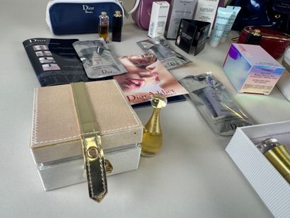 DIOR.
Environ 25 miniatures ou coffrets contenant...