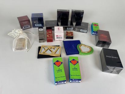 YVES SAINT LAURENT.
Opium, Nu, l'Homme, Rose...
