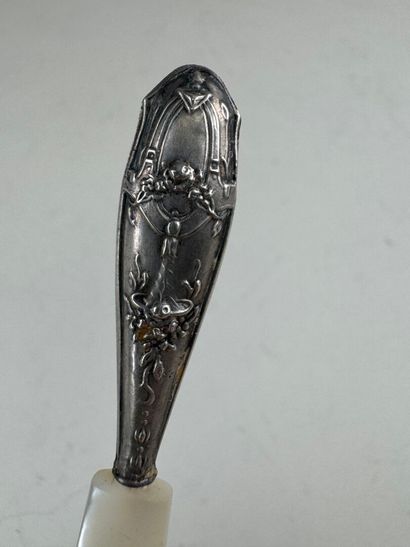 Ouvre-lettre formant marque-page en argent...