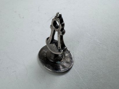 Sceau ou cachet de pouce en argent à décor...