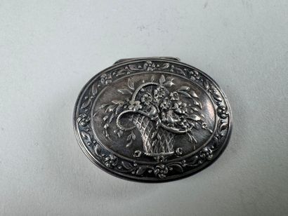 Petite boîte pilulier en argent à décor de...