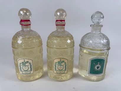 GUERLAIN à Paris.
Eau de Cologne.
Trois flacons...