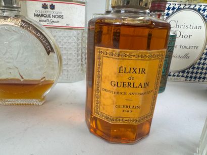 Collection de 18 flacons à parfum, eau de...