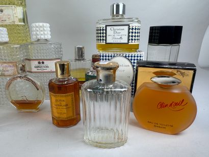 Collection de 18 flacons à parfum, eau de...