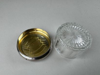Petite boîte circulaire en verre, le couvercle...