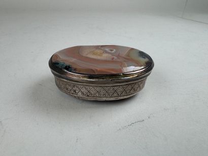 Petite boîte pilulier en argent et pierres...