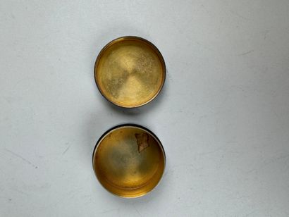 Petite boîte pilulier circulaire en argent...