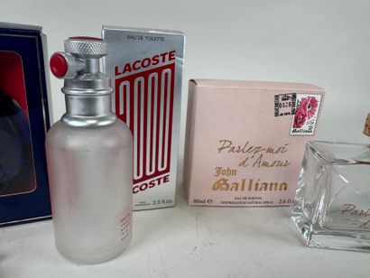 Trois flacons vides dont :
- LACOSTE. 2000.
-...