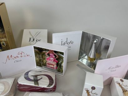 DIOR.
J'Adore, Miss Dior Chérie, Addict,...