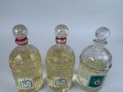 GUERLAIN à Paris.
Eau de Cologne.
Trois flacons...