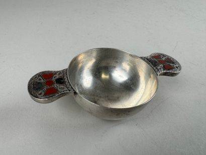 Petite coupelle en argent étranger à deux...