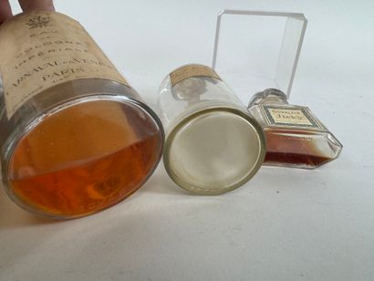 Lot de 7 flacons dont :
- GUERLAIN. Eau de...