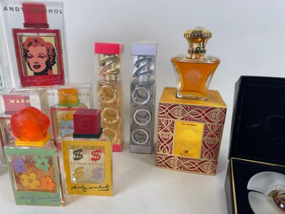 Lot comprenant :
- ANDY WARHOL. Marilyn....
