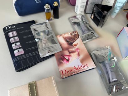 DIOR.
Environ 25 miniatures ou coffrets contenant...