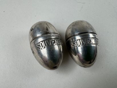 Souvenir de la renaissance 1925.
Deux étuis...