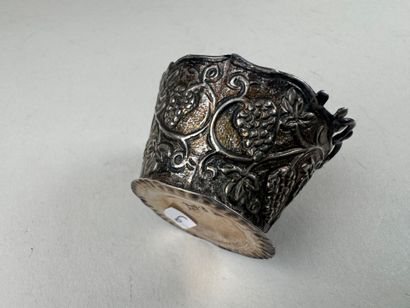Petit panier en argent étranger à décor de...
