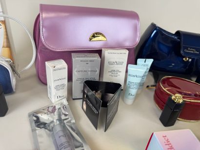 DIOR.
Environ 25 miniatures ou coffrets contenant...