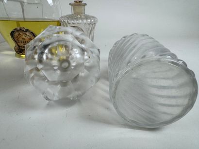 Lot de 7 flacons dont :
- GUERLAIN. Eau de...