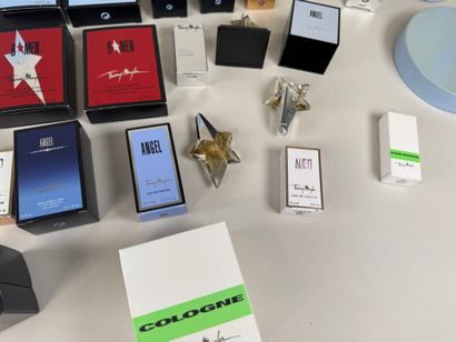 THIERRY MUGLER.
Lot d'environ 30 miniatures...