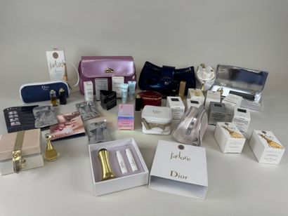 DIOR.
Environ 25 miniatures ou coffrets contenant...
