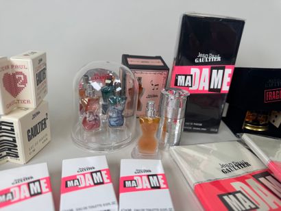 JEAN PAUL GAULTIER.
Environs 20 miniatures...